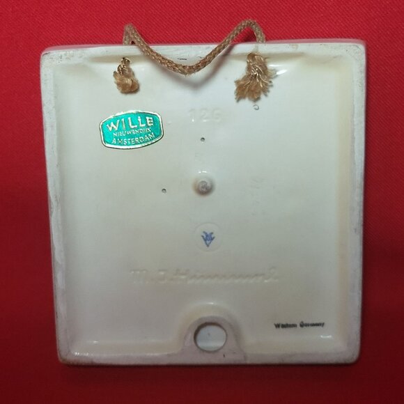 Vintage MJ Hummel Retreat to Safety Wall Plaque Hanging Decor - Picture 5 of 11